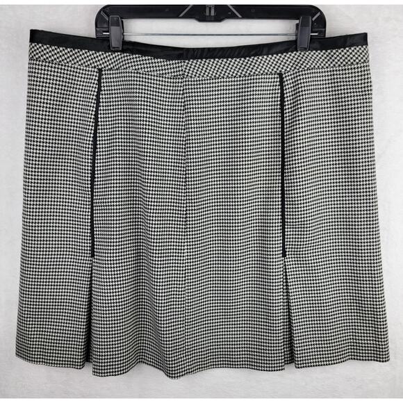 Lane Bryant Dresses & Skirts - Houndstooth Skirt 20 Knee Length Zip Black Trim Pleated Preppy Academia Office